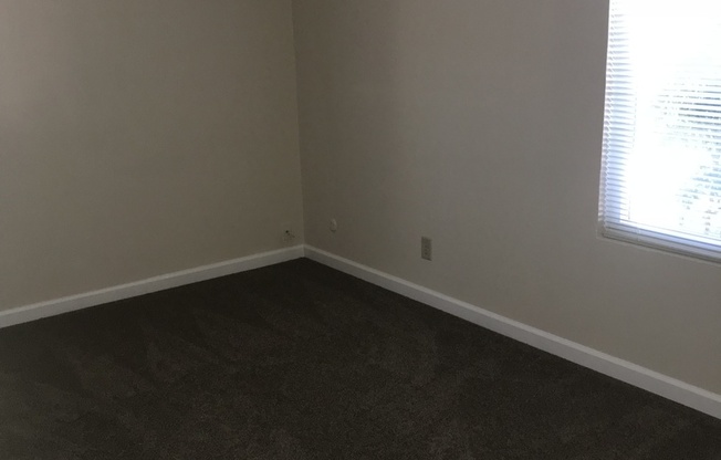 3 beds, 2 baths, 1,050 sqft, $1,895