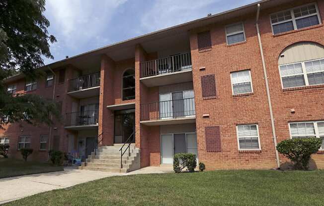 Seminary Roundtop Apartments front exterior