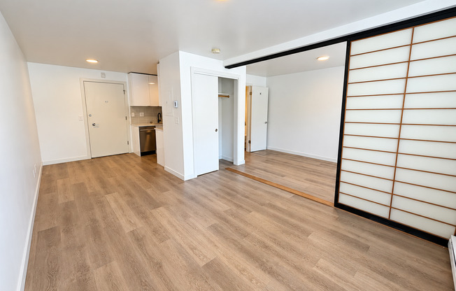 Studio, 1 bath, 375 sqft, $1,450, Unit 306