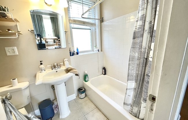 1 bed, 1 bath, 650 sqft, $2,950, Unit 25