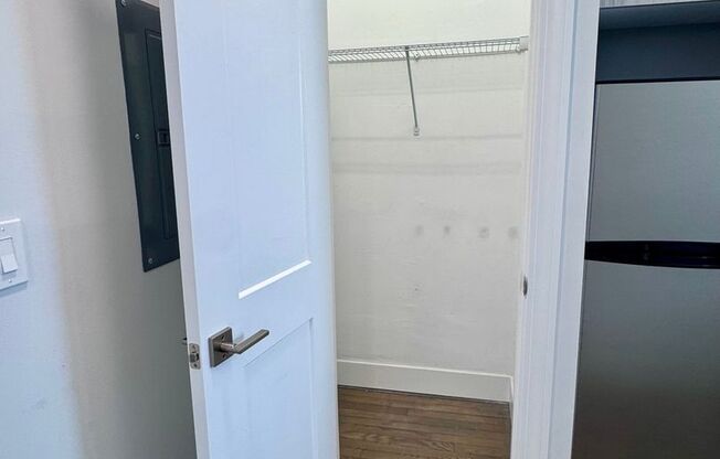 RENOVATED AND SUNNY STUDIO IN FENWAY WITH LAUNDRY IN-UNIT