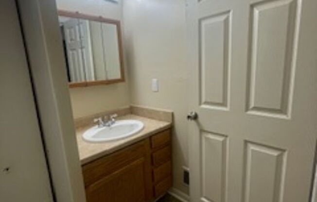 2 beds, 1 bath, $1,300