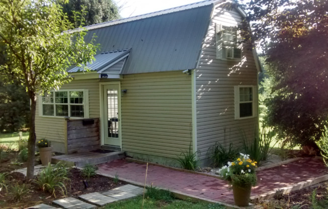 30 E KELLER HL RD