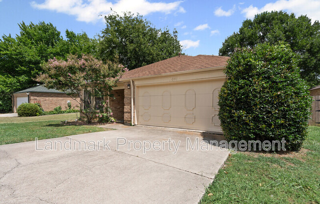 841 COUNTRY CLUB PL