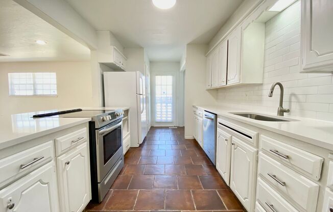 3 beds, 2 baths, $1,595
