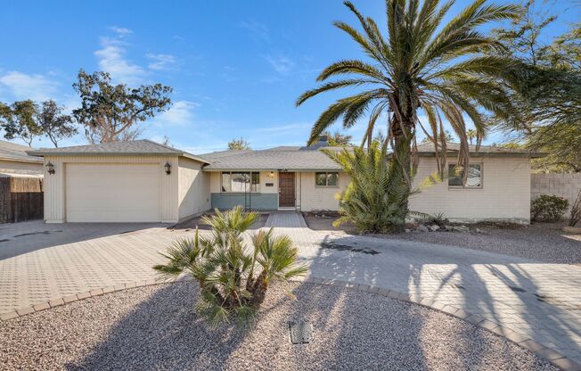 Spacious & Stylish 4/2 – Just  2 Miles from ASU!