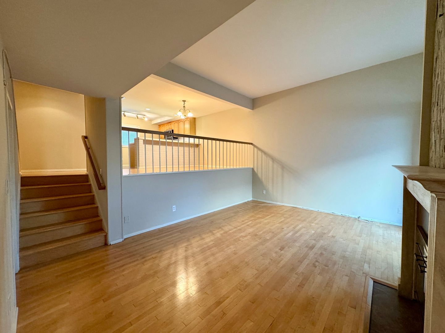 Spacious Multi-Level Townhouse w/hwd flrs, patio, large open space kitchen w/formal dining area, pool & private 2-car garage close to 90/405 fwy & adj Venice Beach