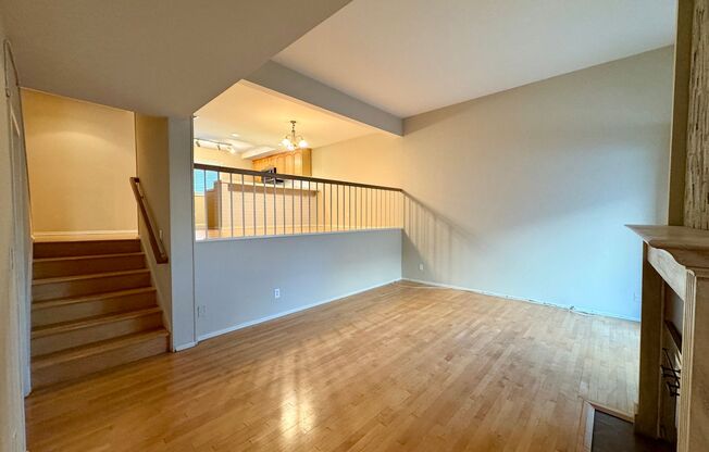 3 beds, 2.5 baths, $4,595, Unit Unit D