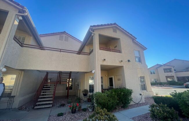 Second-Level Henderson Condo with Courtyard and Private Balcony