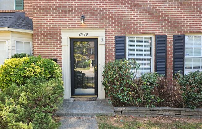 2 BED/2/5 BATH  TOWNHOME