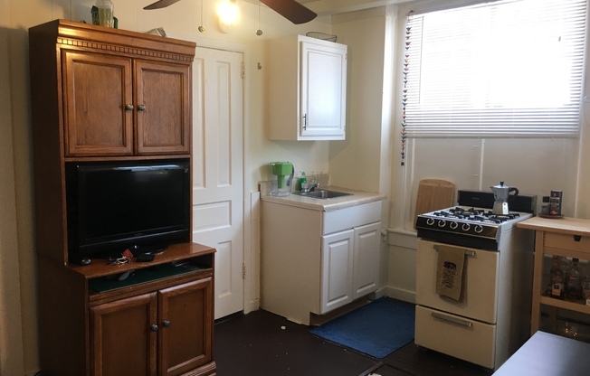 1 bed, 1 bath, 250 sqft, $850, Unit 5