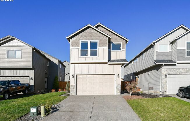 GORGEOUS 3 BED 2.5 BATH NEWLY BUILT HOME WITH GRANITE COUNTERTOPS, A/C, & VAULTED CEILINGS!