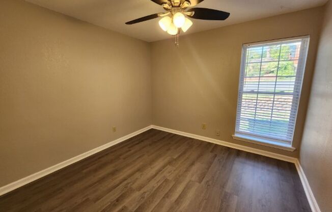 2 beds, 1 bath, 880 sqft, $750, Unit 111 Barton Street #41