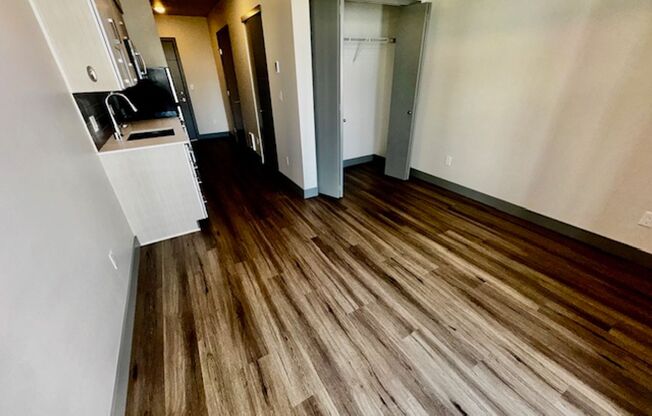 Studio, 1 bath, 288 sqft, $1,280, Unit 417