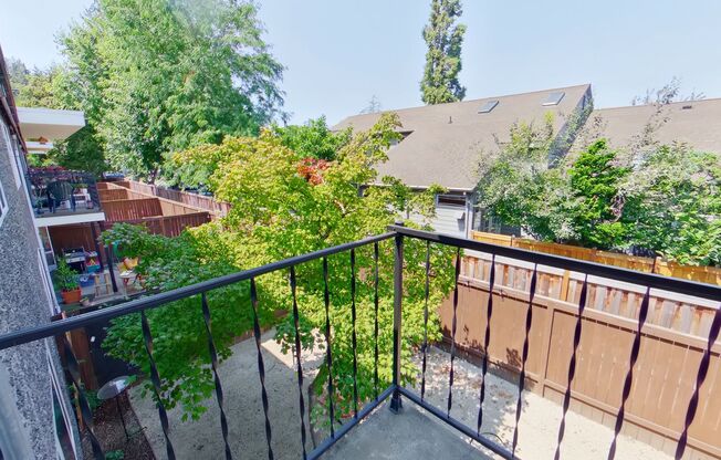 2 beds, 1.5 baths, 1,027 sqft, $1,625, Unit #10