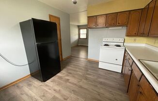 2 beds, 1 bath, 800 sqft, $575, Unit Unit 2