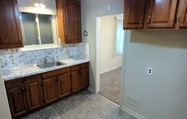 3 beds, 1 bath, $1,300