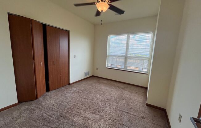2 beds, 1 bath, 880 sqft, $1,550, Unit 321