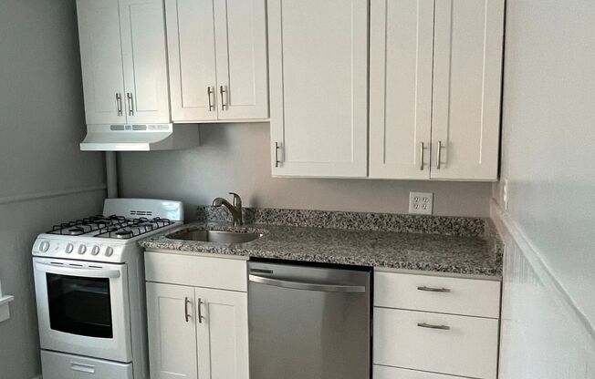 Small pets are welcome with an additional deposit and monthly pet rent.