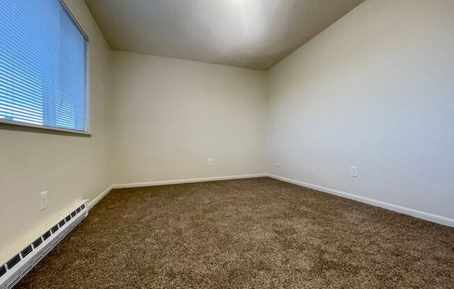 2 beds, 1 bath, $1,475, Unit 1434