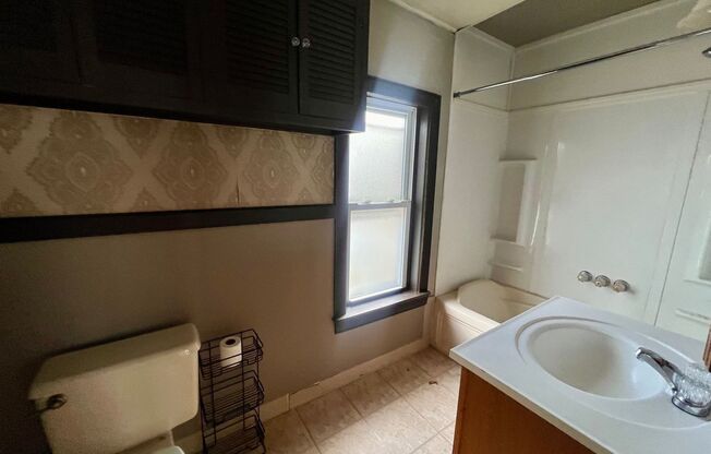 2 beds, 1 bath, $1,000