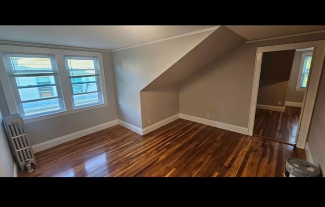 2 beds, 1 bath, 1,100 sqft, $2,200, Unit 3R