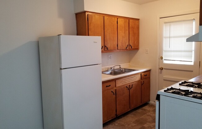 2 beds, 1 bath, 800 sqft, $925, Unit F4