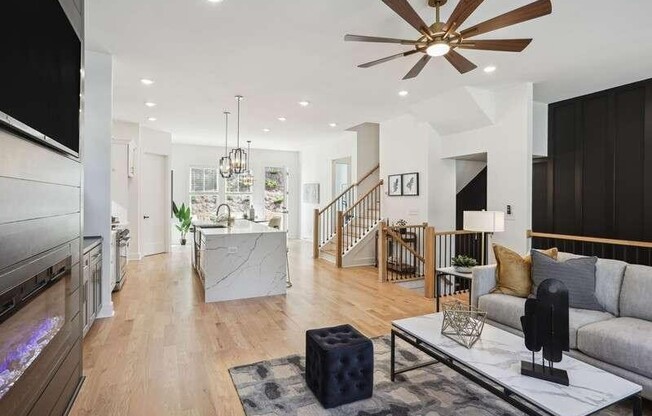 233 W MARIETTA ST