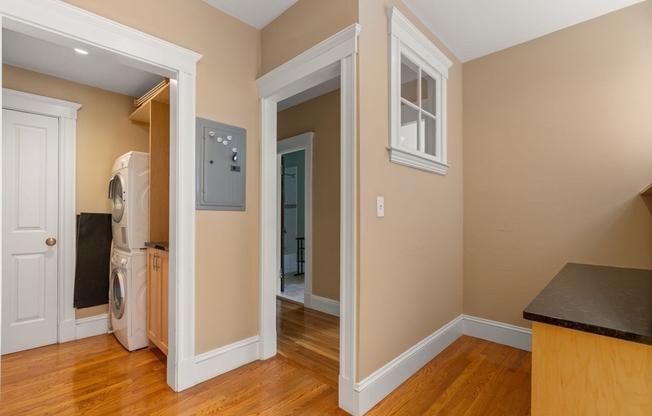 3 beds, 2 baths, 1,885 sqft, $5,250, Unit 4