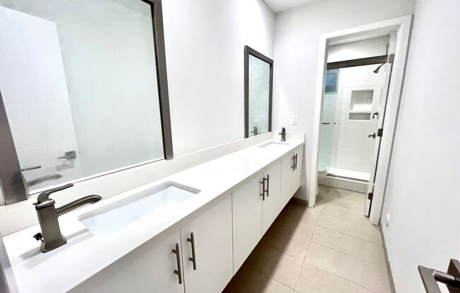 Santa Monica - Luxury Townhome w/ Loft!  (3 Bed / 3.5 Bath)