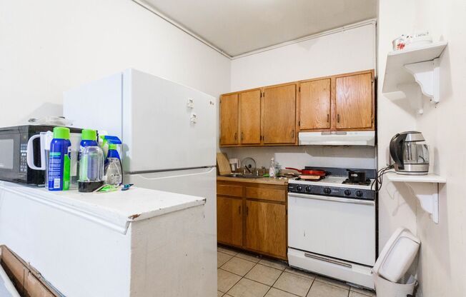 4 beds, 1 bath, $4,000, Unit 11