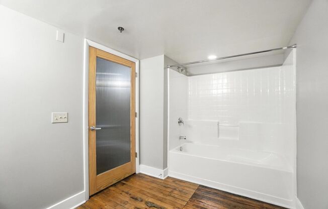 1 bed, 1 bath, 943 sqft, $1,424, Unit 3301-103