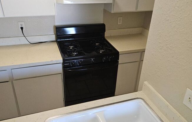 1 bed, 1 bath, 592 sqft, $650, Unit 208W