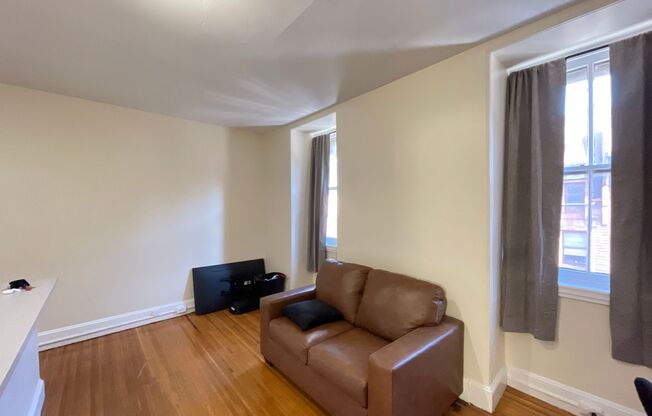 1 bed, 1 bath, 575 sqft, $1,395, Unit 4F