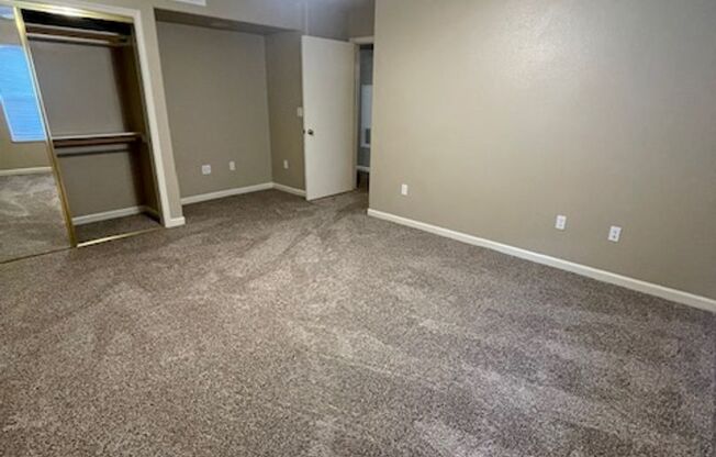 1 bed, 1 bath, 822 sqft, $1,395, Unit 910 H 105