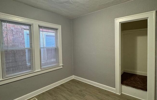 2 beds, 1 bath, $1,100