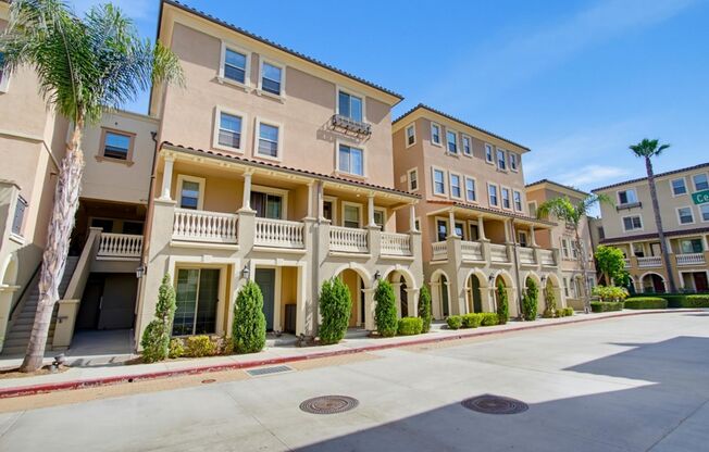 4 Bedroom Townhome in the Promenade at Spectrum Community