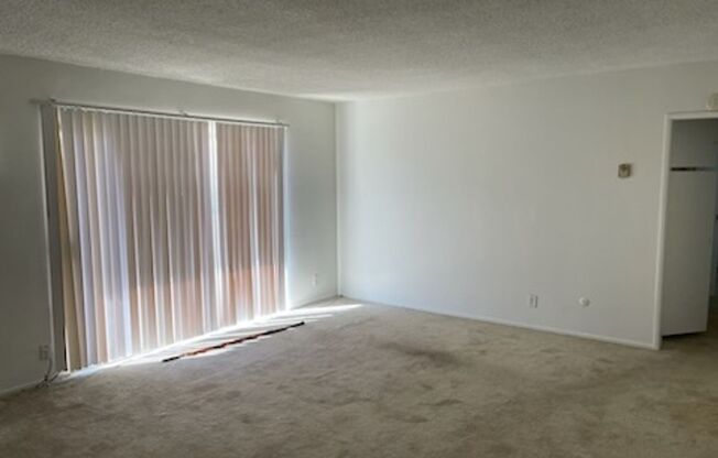 2 beds, 1 bath, $2,245, Unit B
