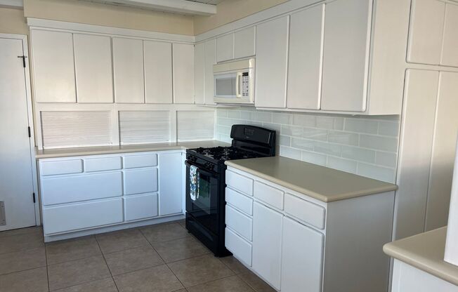 3 beds, 2.5 baths, $5,200, Unit # M 2230