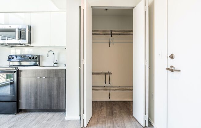Studio, 1 bath, 439 sqft, $1,725, Unit 711