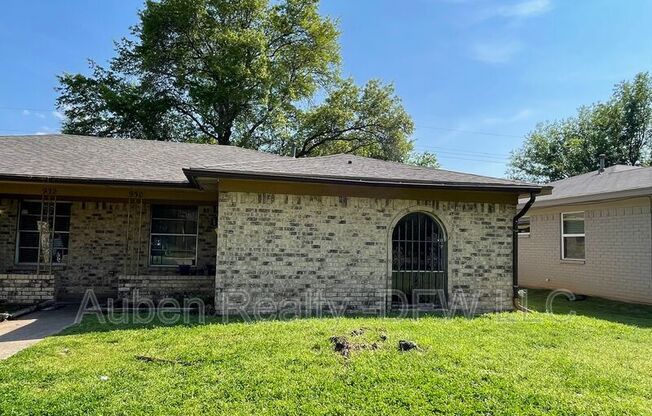 930 LINDY CT