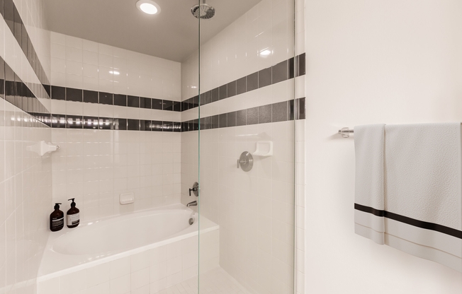 1 bed, 1 bath, 848 sqft, $2,930