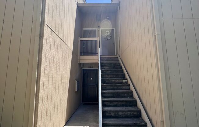 $2895 - 2 Bedroom, 2 Bath Upstairs Condo in Santa Clara!