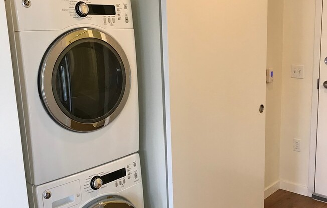 Studio, 1 bath, 407 sqft, $1,675, Unit 607