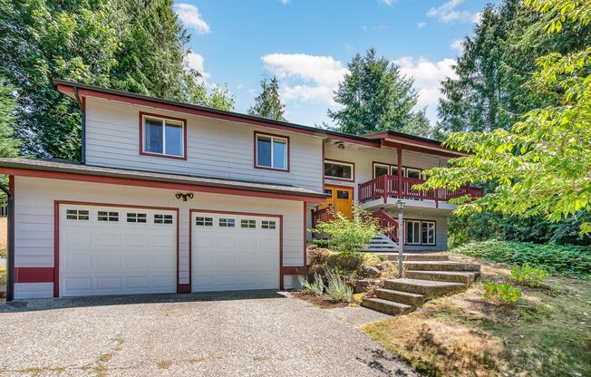 5 Bed 3 Bath home In Bellevue Available Now