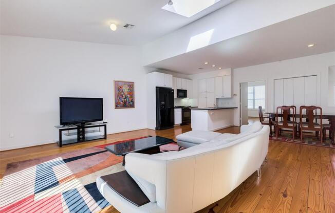 21 N ENNIS ST