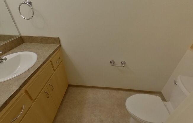 3 beds, 1.5 baths, 1,302 sqft, $2,550, Unit 2