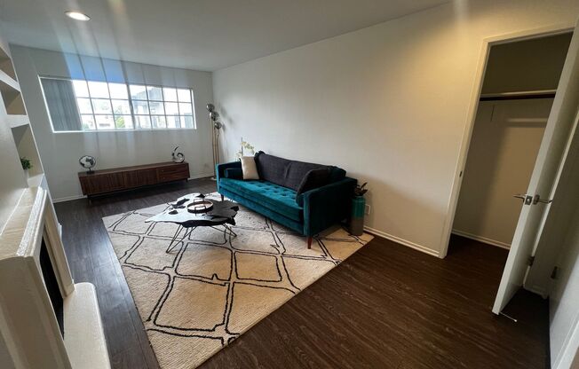 2 beds, 2 baths, 900 sqft, $2,645, Unit 202