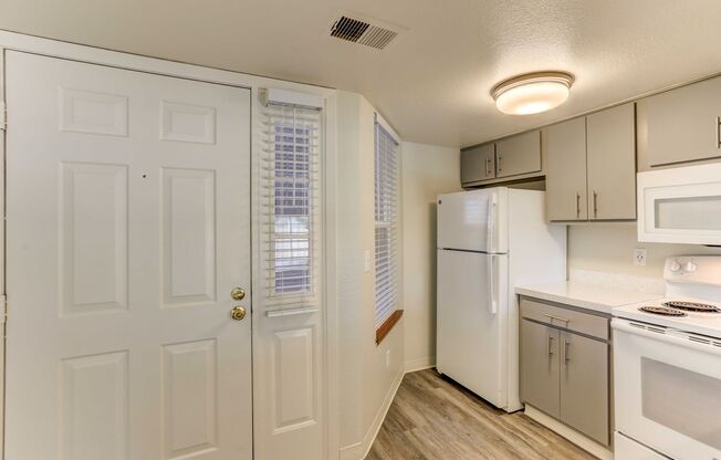 1 bed, 1 bath, 615 sqft, $1,565, Unit 112