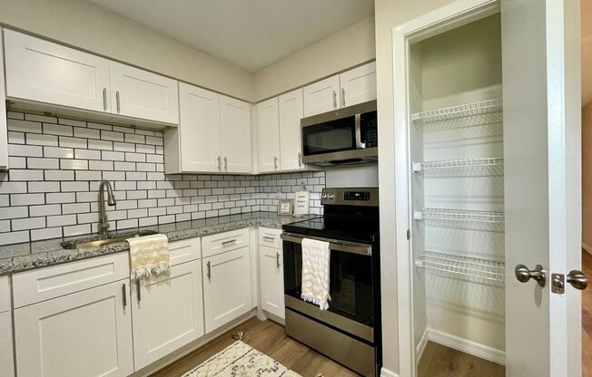 1 bed, 1 bath, 557 sqft, $1,299, Unit J30